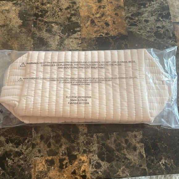 Mac Pouch - Picture 2 of 3